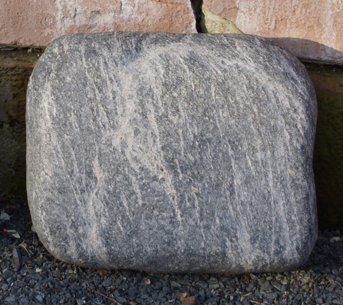 80grabstein_felsen_grau_klein_liegend-1030x917 - Bachmann & Wille GmbH