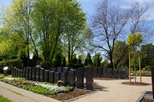 Pflegeleichte Grabstelle, inklusive Grabstein und Grabpflege