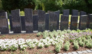 Pflegeleichte Grabstelle, inklusive Grabstein und Grabpflege